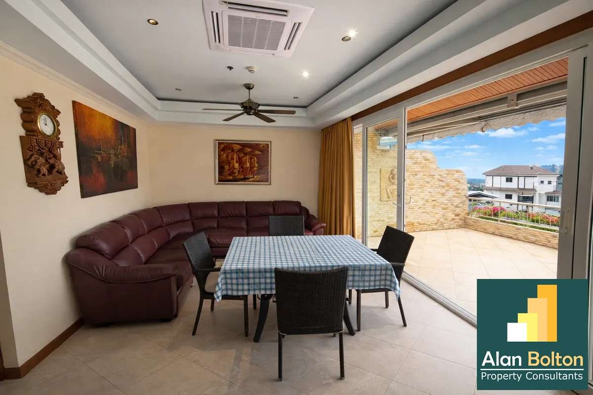 Large Top Floor Two Bedroom Two Bathroom Unit in Popular Pratumnak Condo photo 4