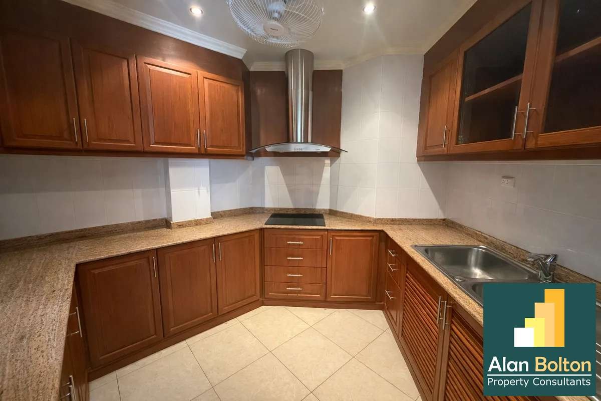 Large Top Floor Two Bedroom Two Bathroom Unit in Popular Pratumnak Condo photo 9