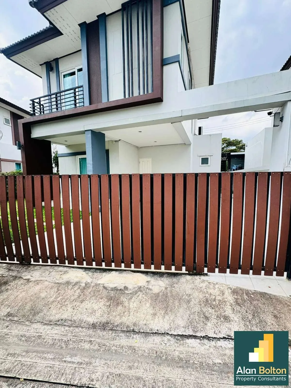 3 Bedroom House For Rent In East Pattaya photo 5