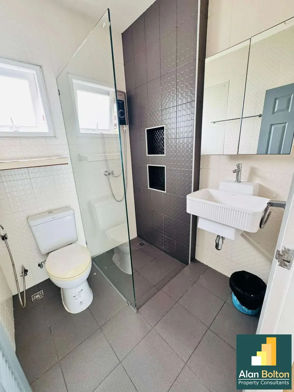 3 Bedroom House For Rent In East Pattaya photo 7