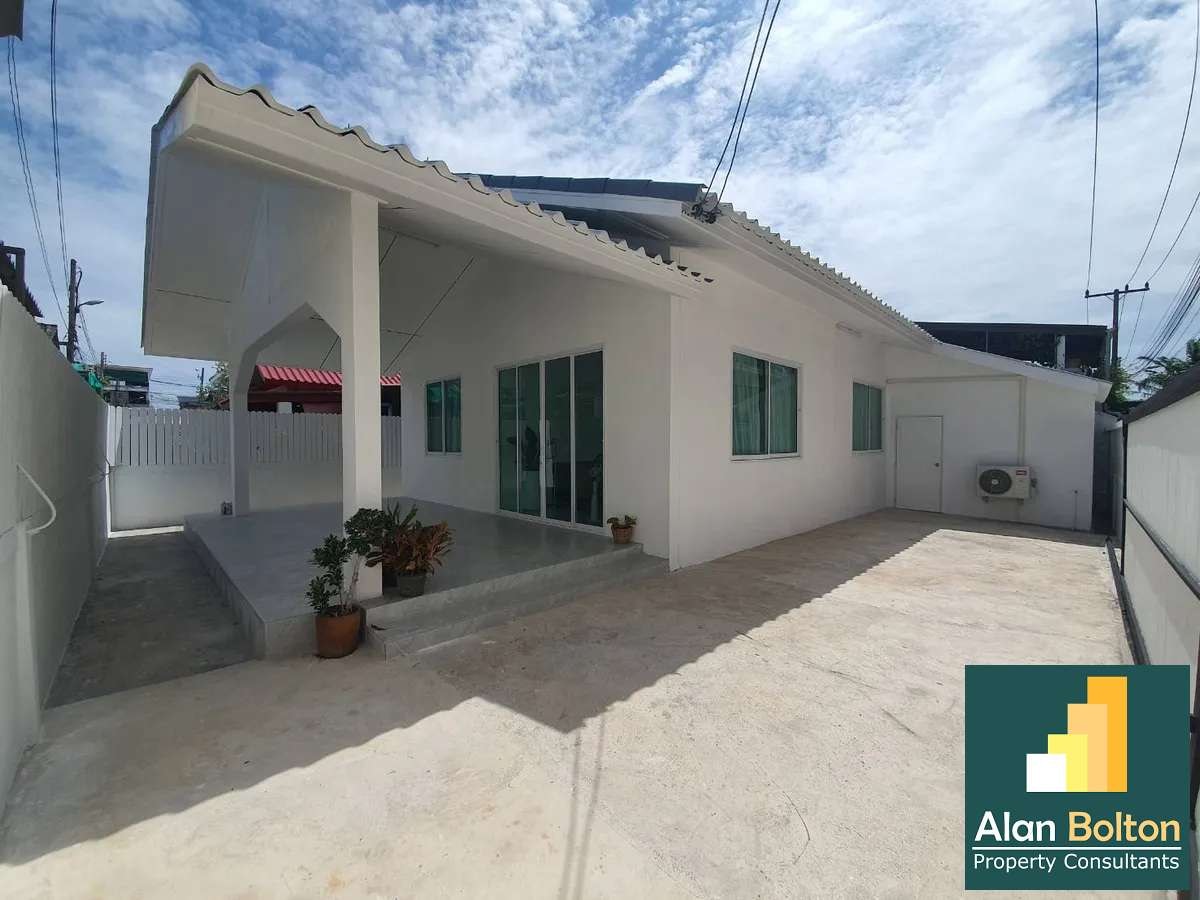 3 Bedroom 2 Bathroom Private House in Soi Wat Dham