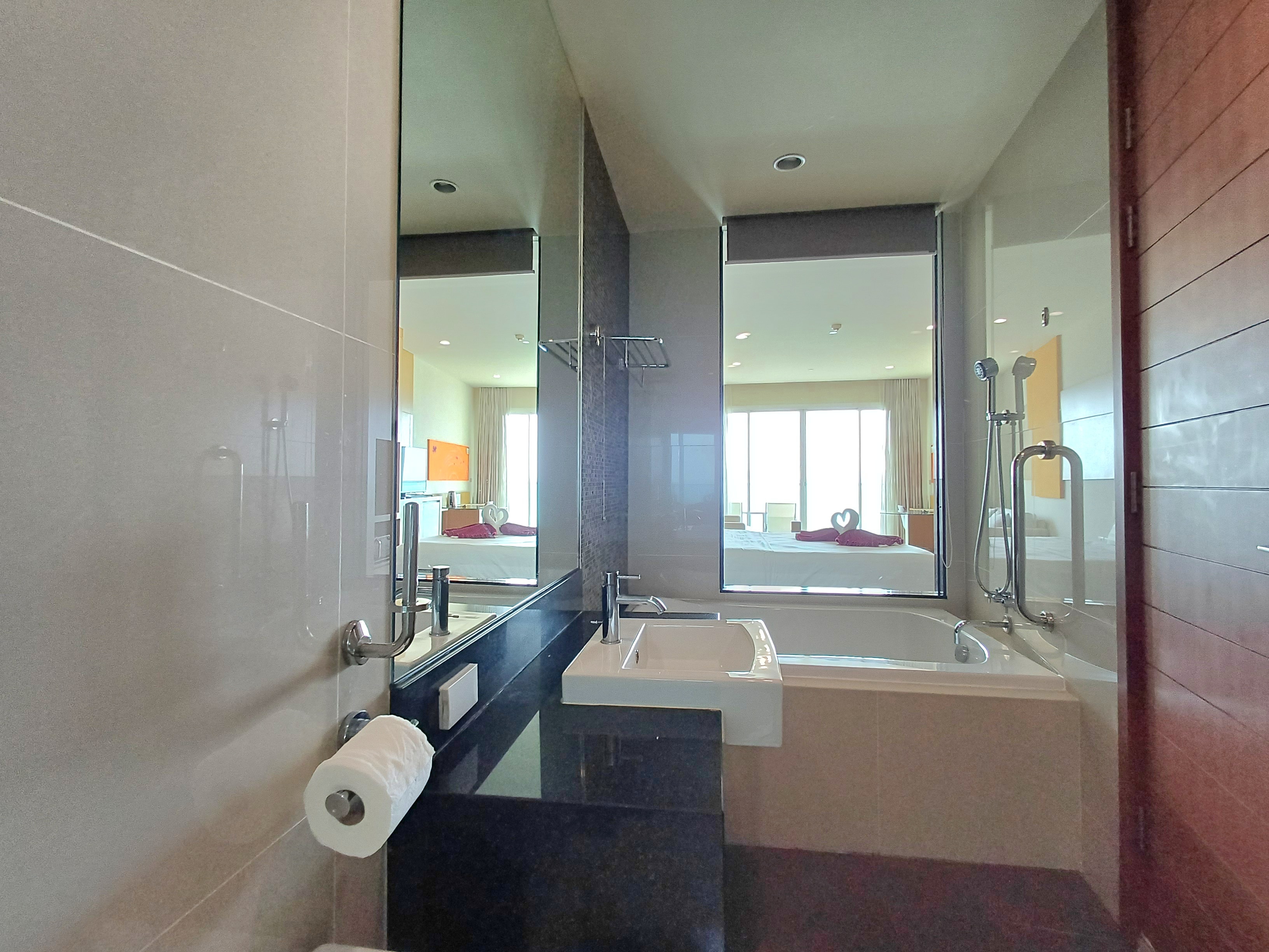 Beachfront Seaview studio 1 bathroom in White Sand Beach Residence for RENT photo 23