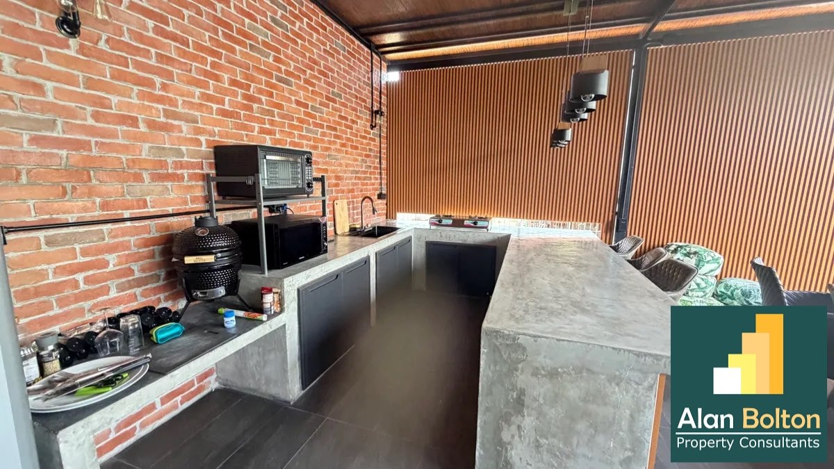 4 bedrooms House For Sale In East Pattaya photo 12