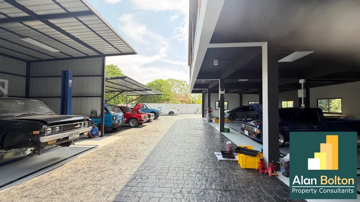 4 bedrooms House For Sale In East Pattaya photo 7