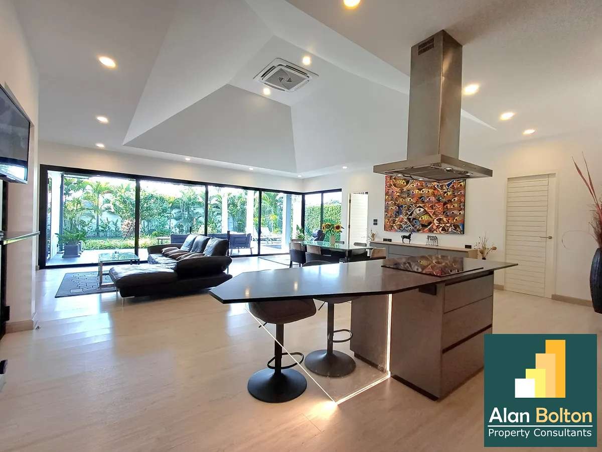 Stunning Pool Villa 2 beds 3 baths 1 office in Huay Yai for SALE photo 7