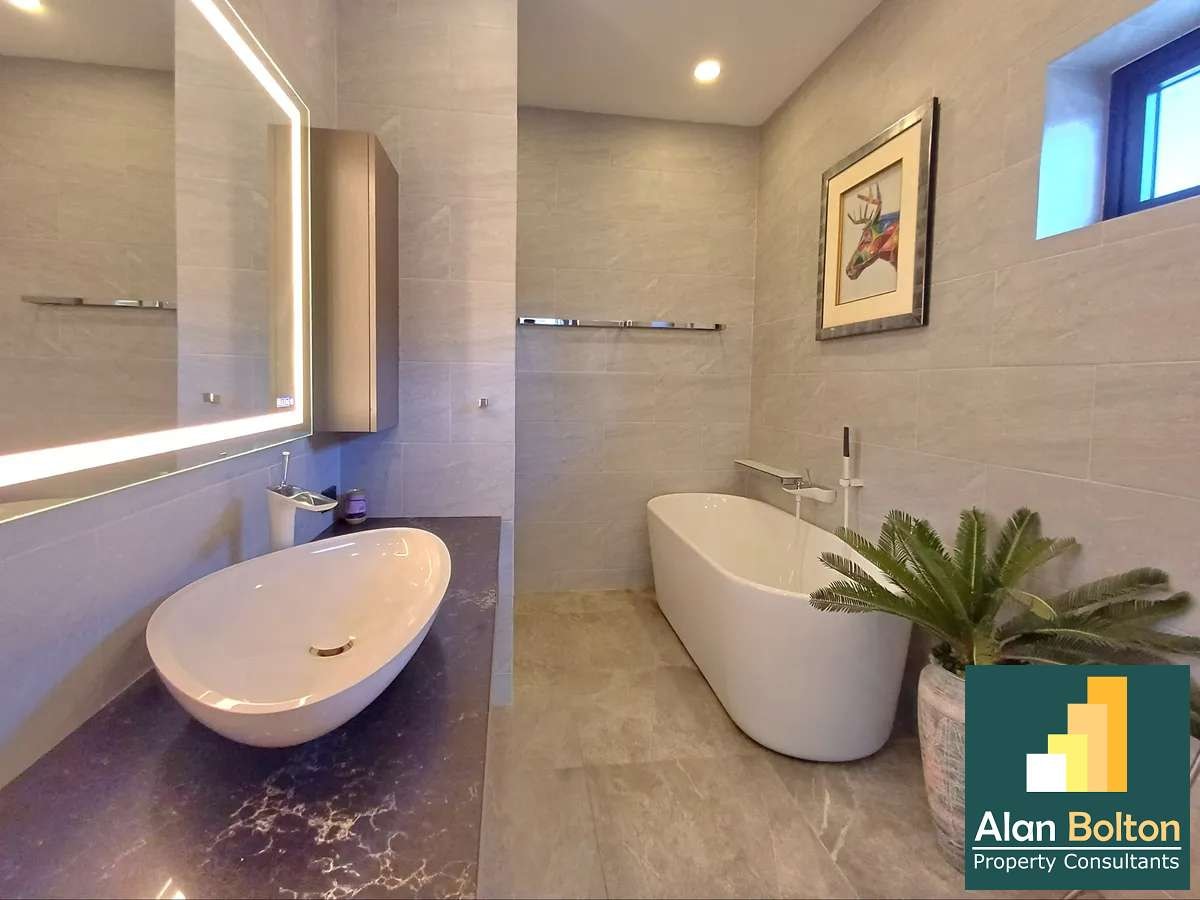 Stunning Pool Villa 2 beds 3 baths 1 office in Huay Yai for SALE photo 12
