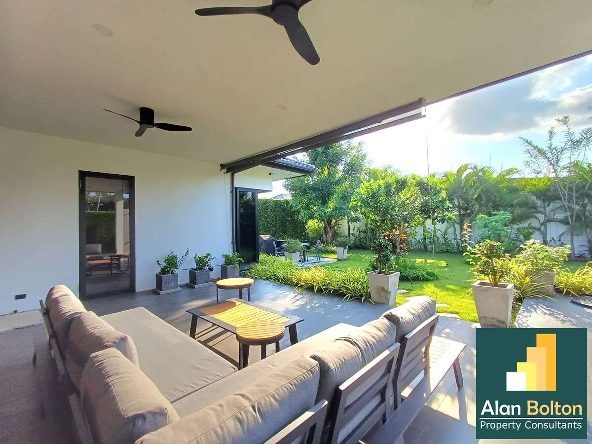 Stunning Pool Villa 2 beds 3 baths 1 office in Huay Yai for SALE photo 5
