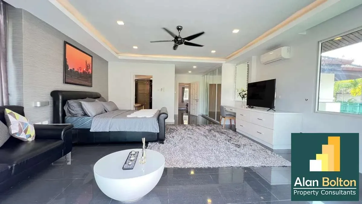 Pool villa for rent 5 Bedrooms 5 Bathrooms in East Pattaya photo 12