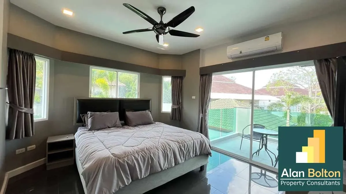 Pool villa for rent 5 Bedrooms 5 Bathrooms in East Pattaya photo 13