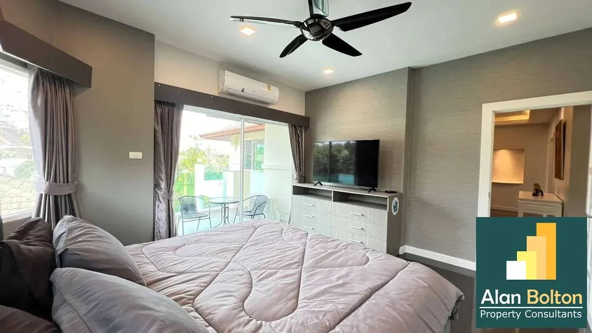 Pool villa for rent 5 Bedrooms 5 Bathrooms in East Pattaya photo 14