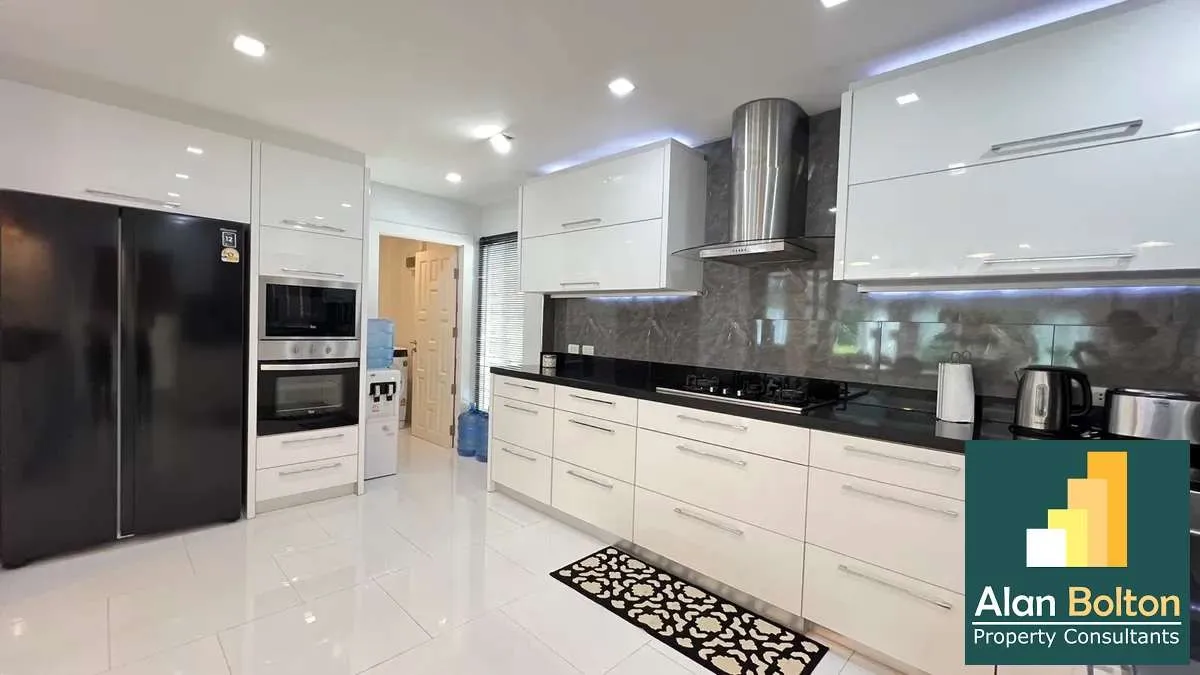 Pool villa for rent 5 Bedrooms 5 Bathrooms in East Pattaya photo 16