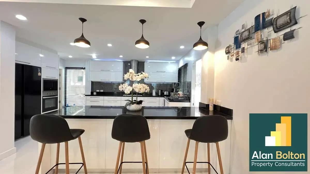 Pool villa for rent 5 Bedrooms 5 Bathrooms in East Pattaya photo 19