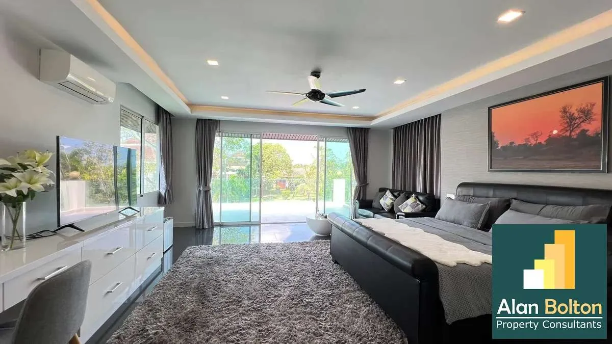 Pool villa for rent 5 Bedrooms 5 Bathrooms in East Pattaya photo 23