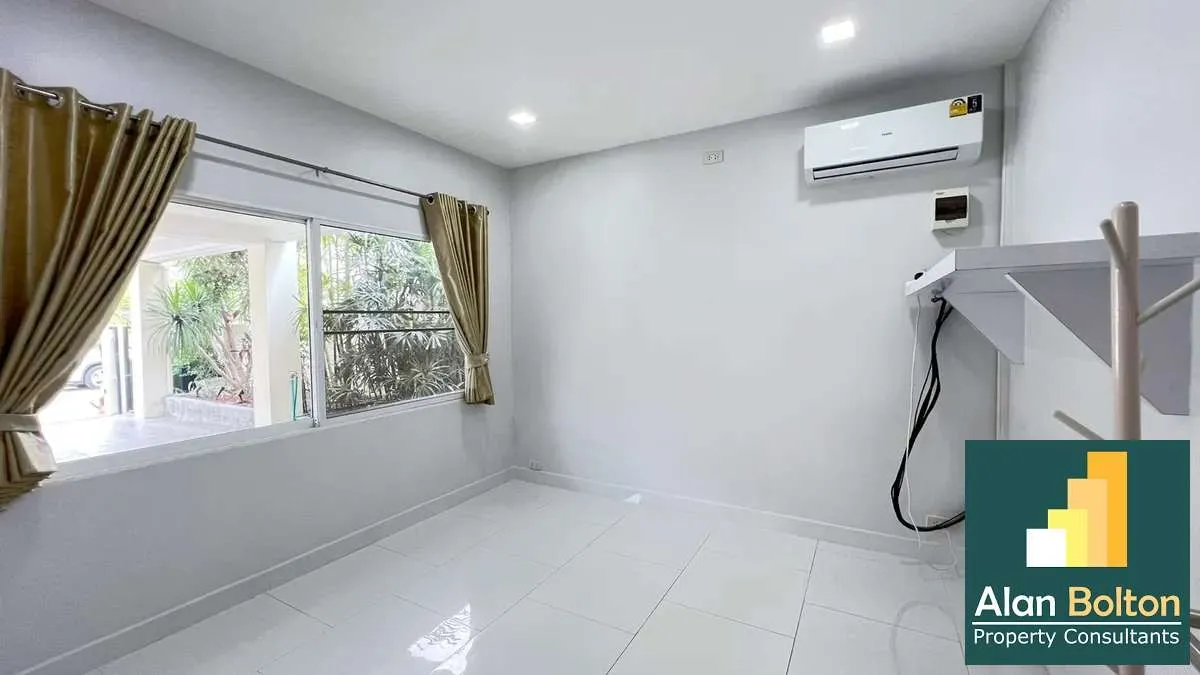 Pool villa for rent 5 Bedrooms 5 Bathrooms in East Pattaya photo 28