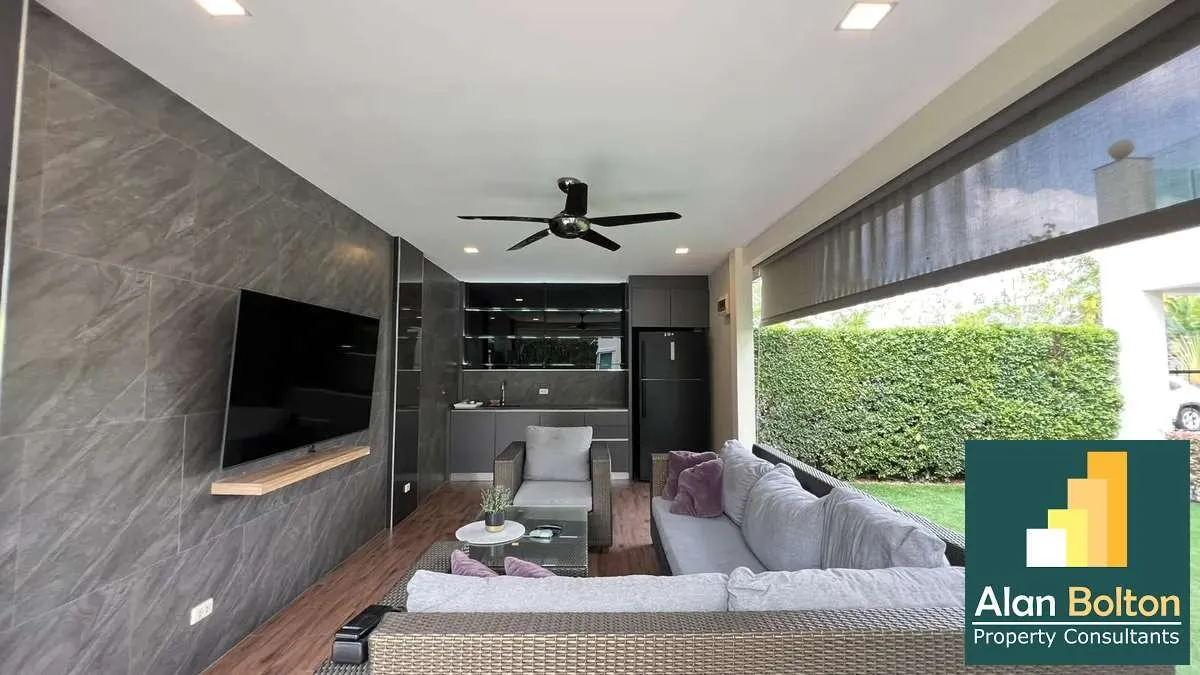 Pool villa for rent 5 Bedrooms 5 Bathrooms in East Pattaya photo 5