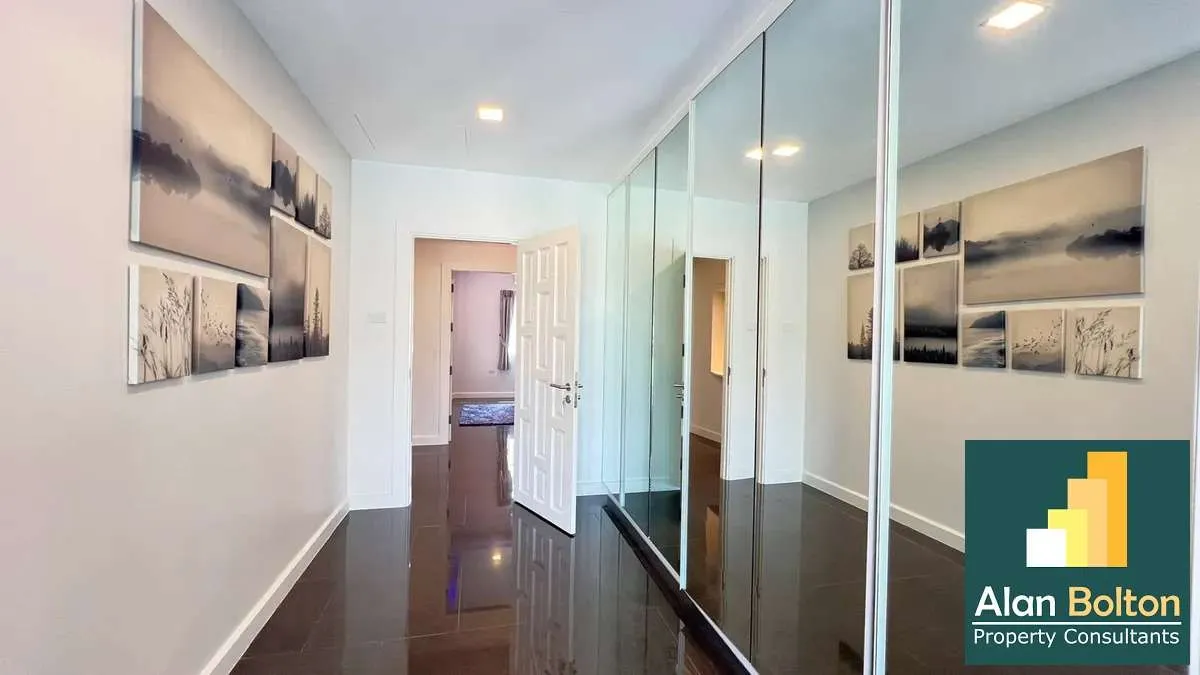 Pool villa for rent 5 Bedrooms 5 Bathrooms in East Pattaya photo 8