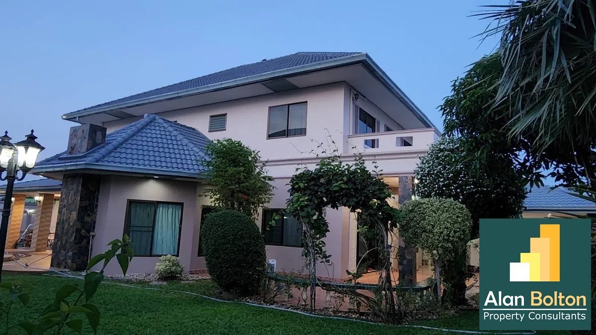 2-story house for rent 5 Bedrooms 5 Bathrooms in East Pattaya