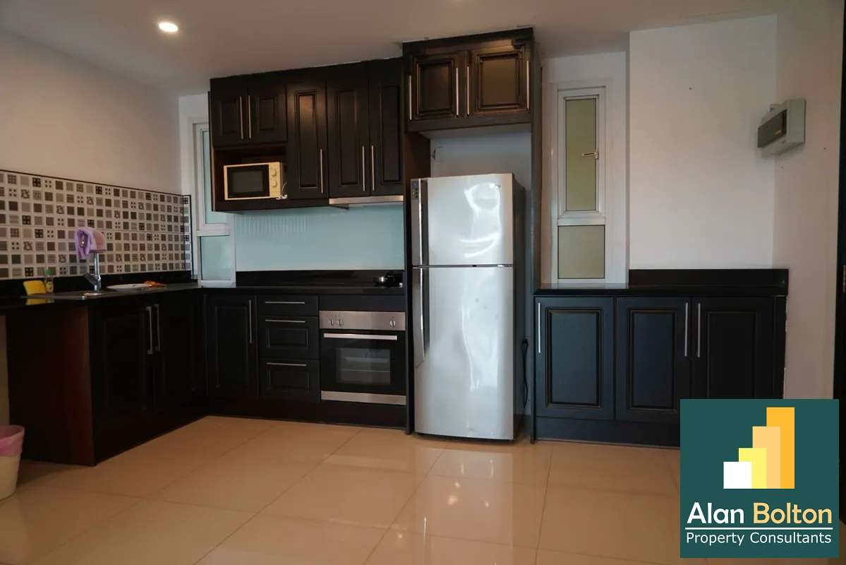 Spacious 1 bed 1 bath room in Jomtien Beach Penthouse for SALE photo 7