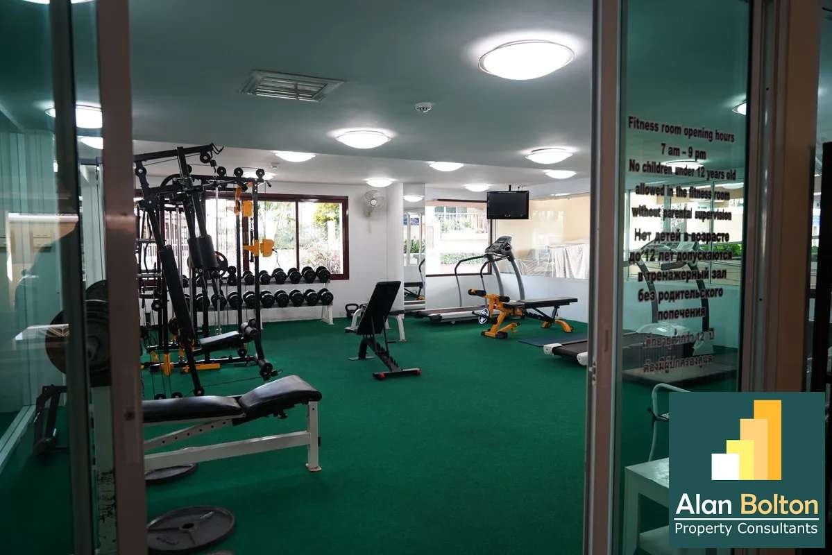 Spacious 1 bed 1 bath room in Jomtien Beach Penthouse for SALE photo 6