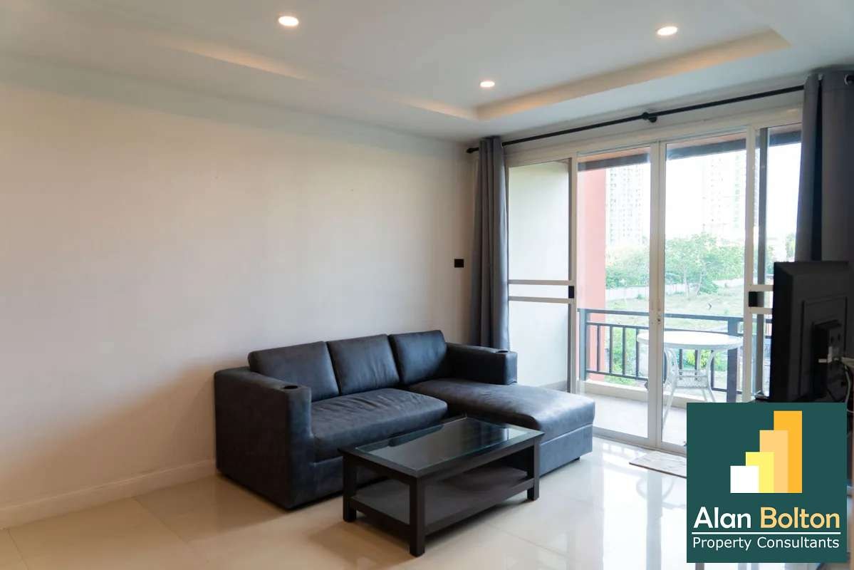 Spacious 1 bed 1 bath room in Jomtien Beach Penthouse for SALE photo 5