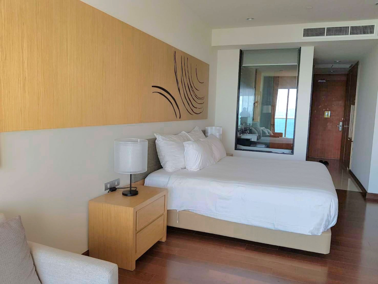 Beachfront studio 1 bathroom in Movenpick White Sand Residence for SALE photo 18