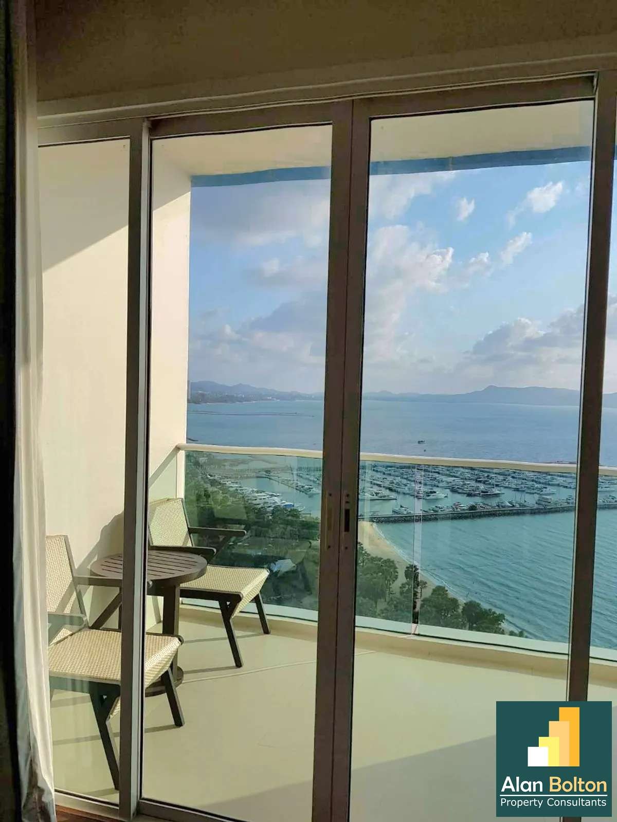 Beachfront studio 1 bathroom in Movenpick White Sand Residence for SALE photo 15