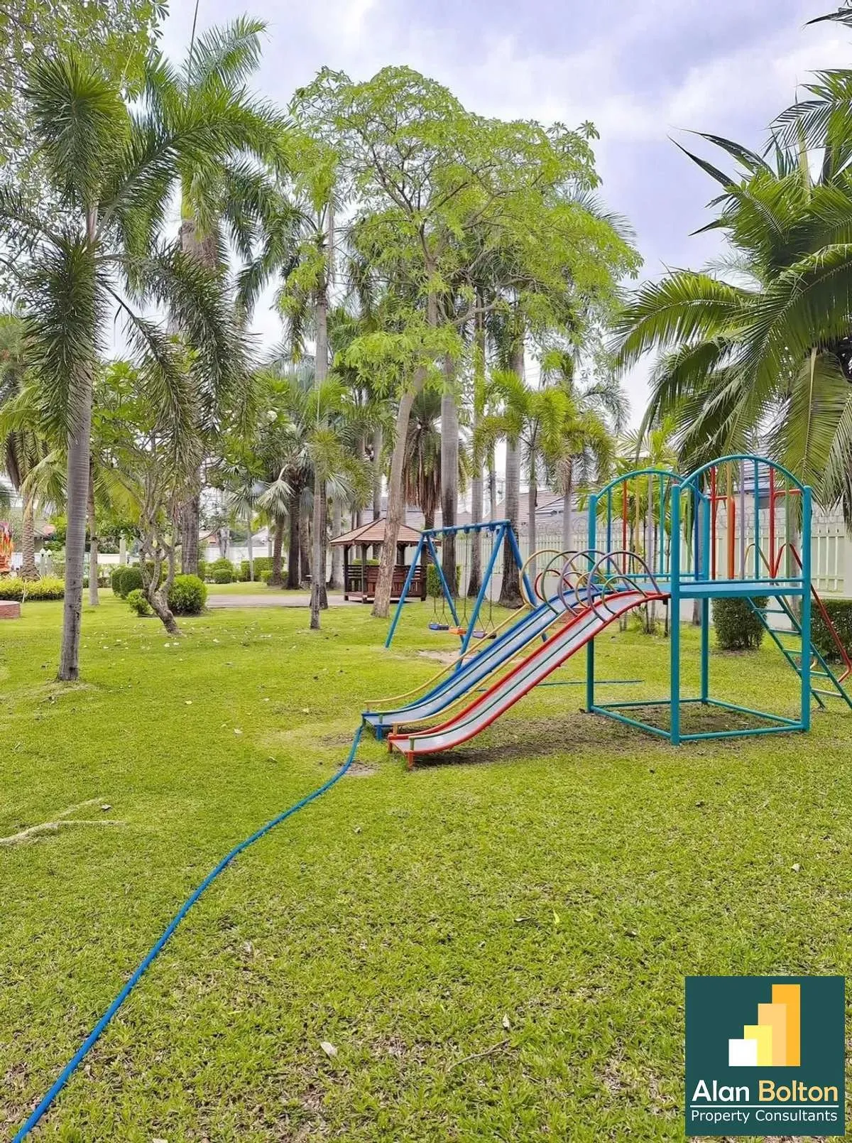 House For rent In Soi Siam Country Club photo 4