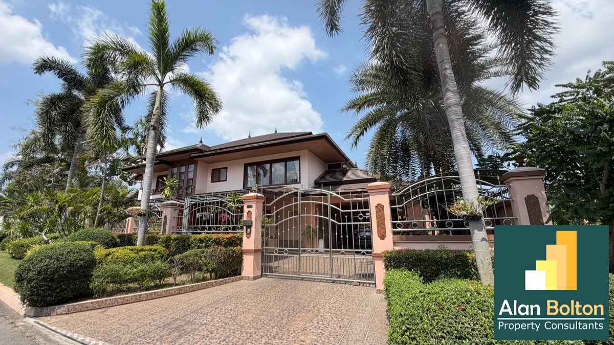 Pool Villa 4 Bedrooms 5 Bathrooms For Sale In Pheonix Glof Club photo 2