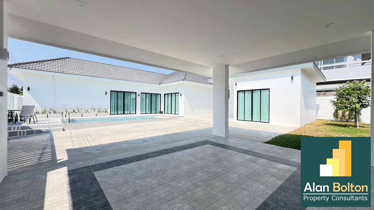 Pool Villa for sale 4 Bedroons 5 Bathrooms in East Pattaya photo 10