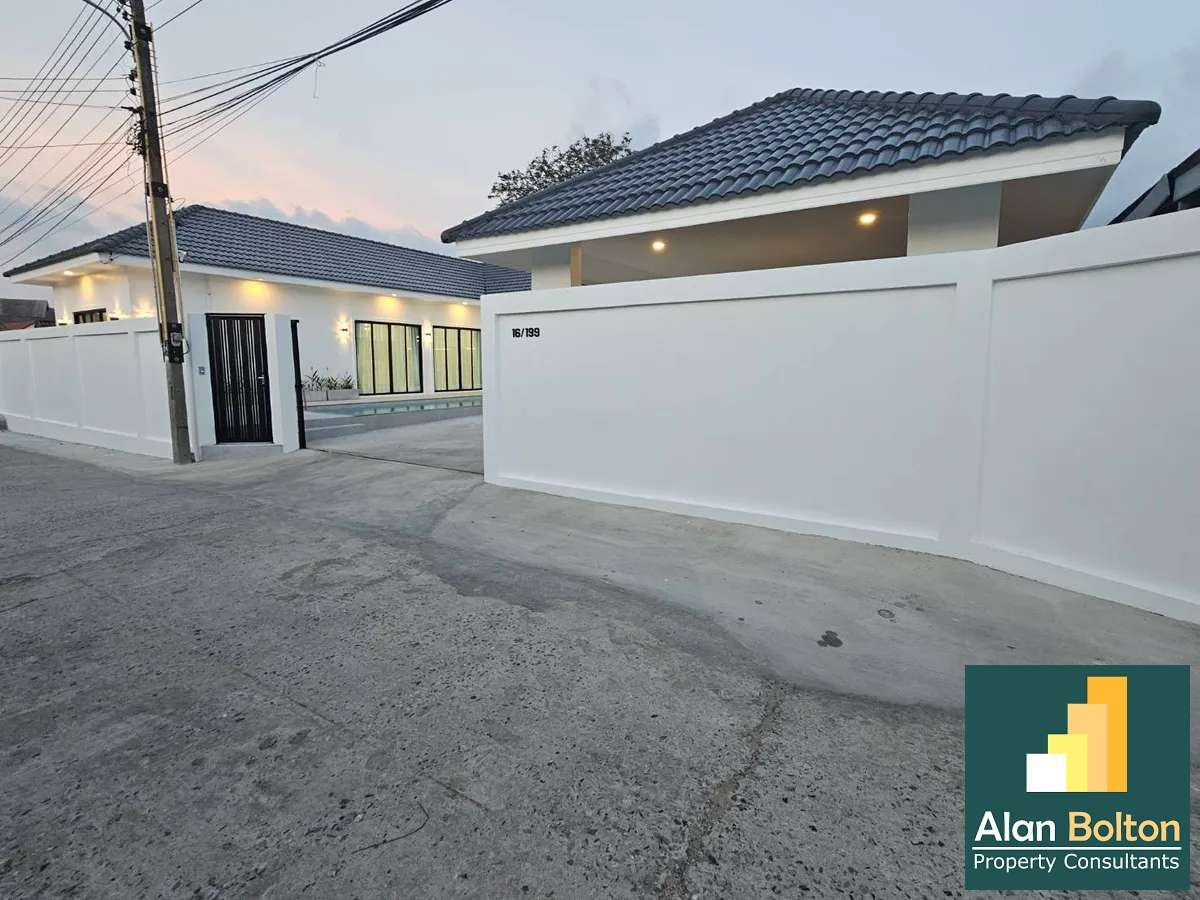 Pool Villa for sale 4 Bedroons 5 Bathrooms in East Pattaya photo 2