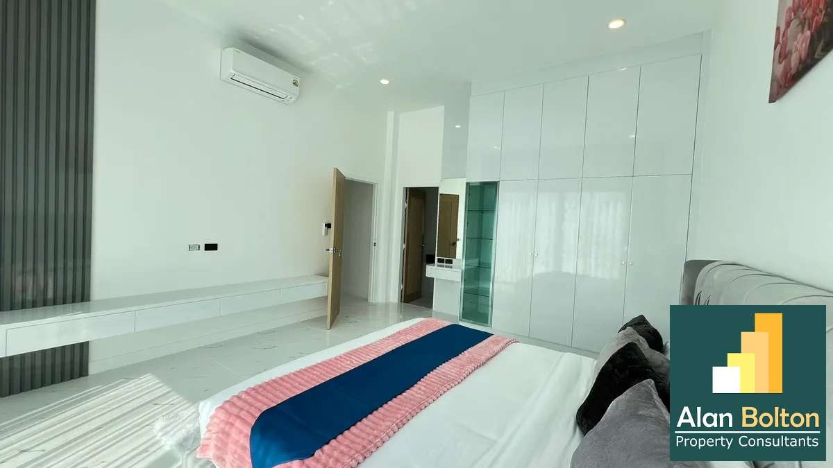 Pool Villa for sale 4 Bedroons 5 Bathrooms in East Pattaya photo 6