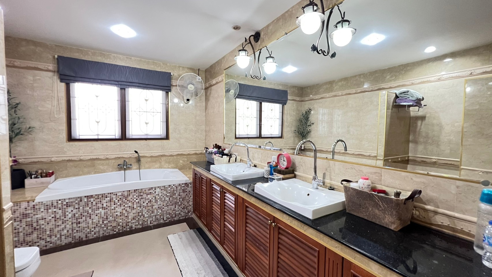 Pool Villa for sale 4 Bedroons 5 Bathrooms in East Pattaya photo 28