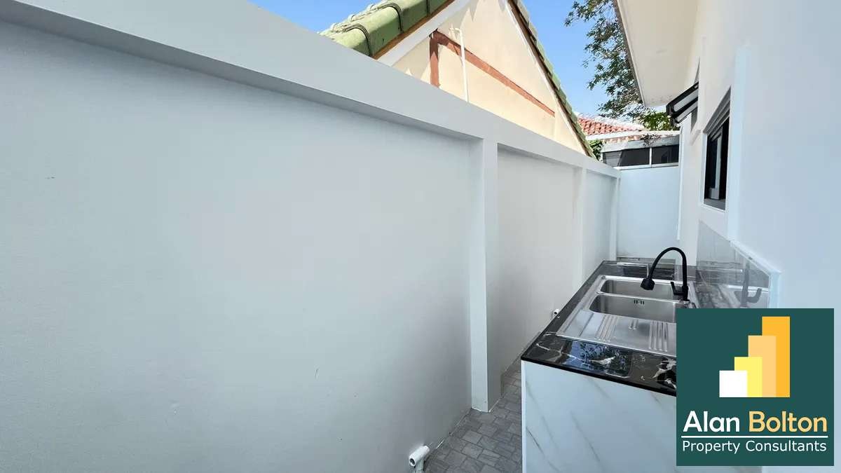 Pool Villa for sale 4 Bedroons 5 Bathrooms in East Pattaya photo 11