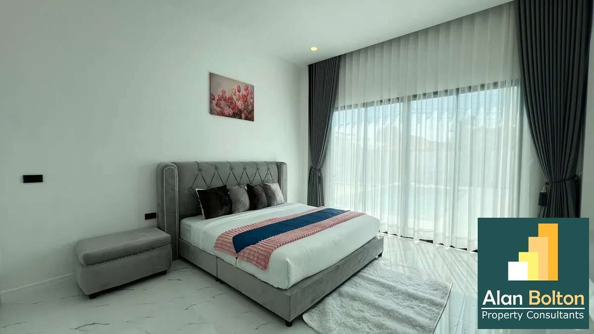 Pool Villa for sale 4 Bedroons 5 Bathrooms in East Pattaya photo 4