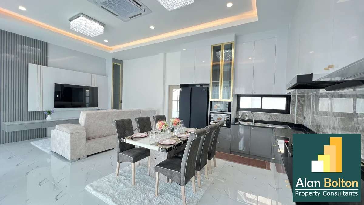 Pool Villa for sale 4 Bedroons 5 Bathrooms in East Pattaya photo 9