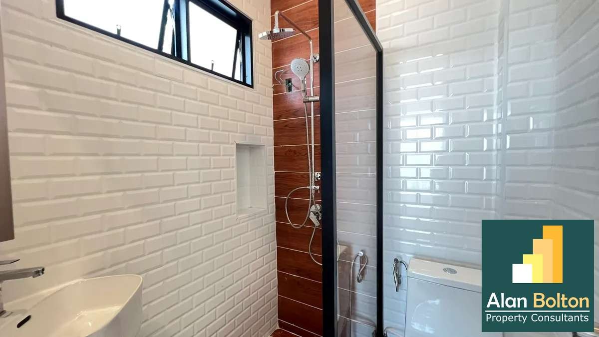 Pool Villa for sale 4 Bedroons 5 Bathrooms in East Pattaya photo 7