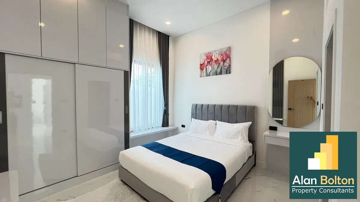 Pool Villa for sale 4 Bedroons 5 Bathrooms in East Pattaya photo 5