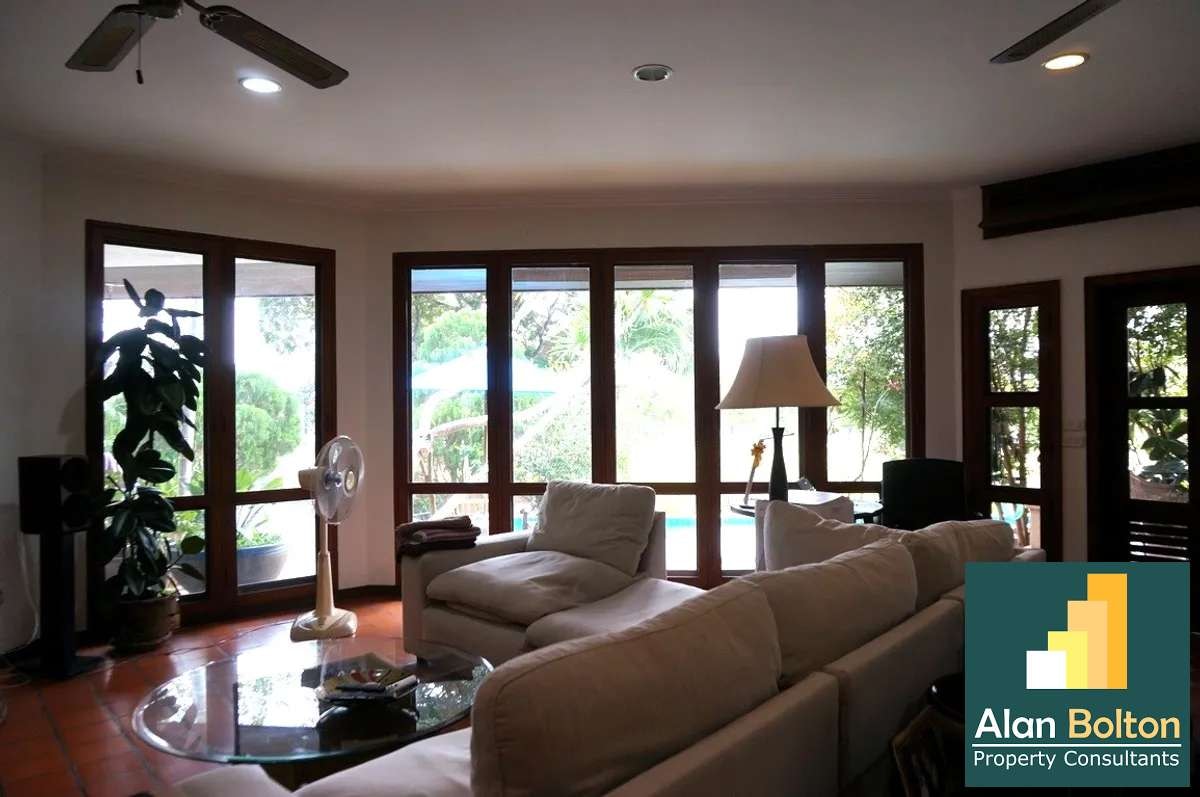 Phoenix Golf Huai yai Pool Villa For Rent photo 3