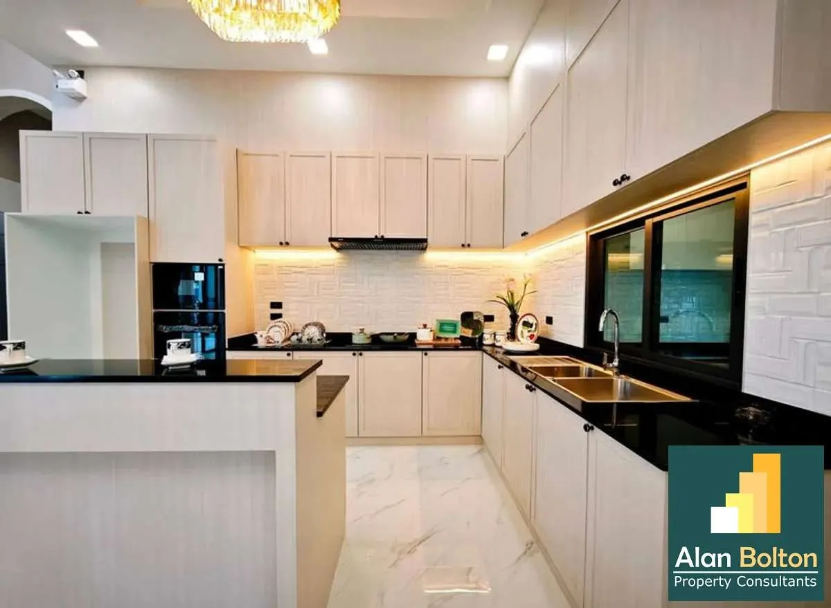 Modern Luxury Pool Villa 4 bedrooms 5 bathrooms near Mabprachan Lake for SALE photo 10