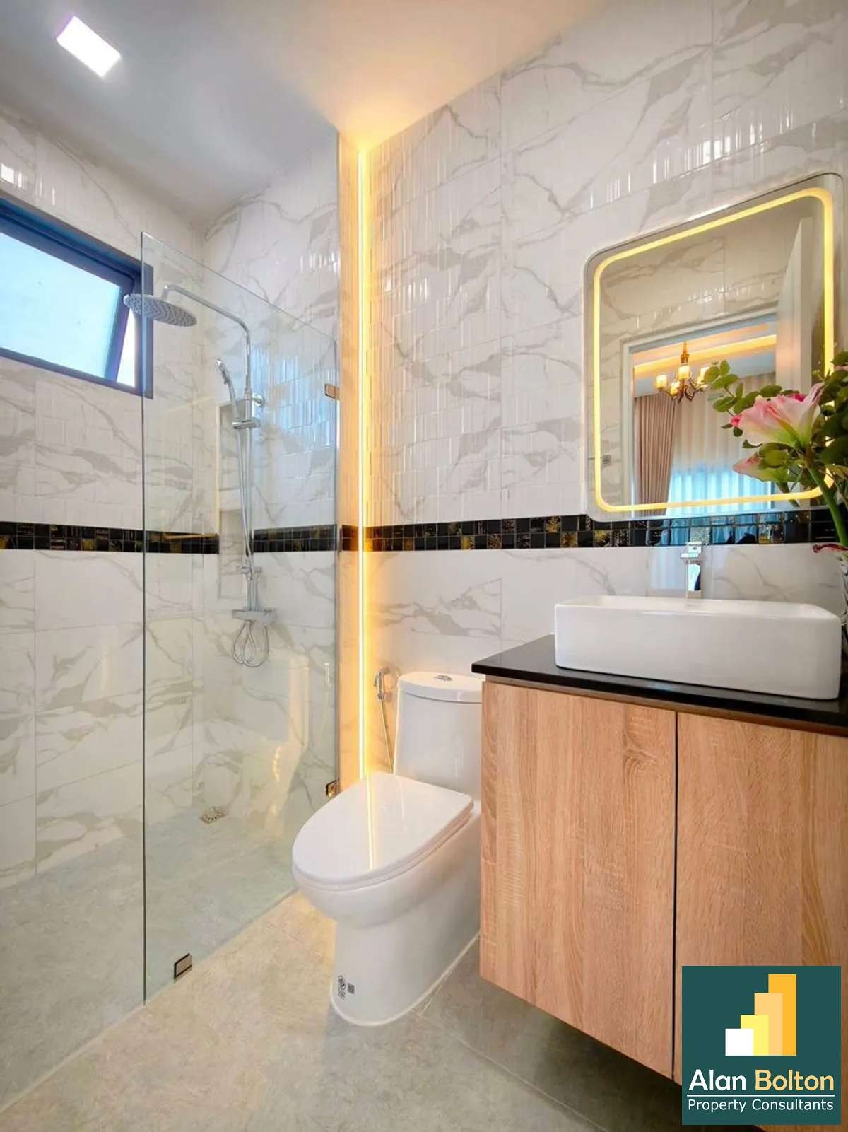 Modern Luxury Pool Villa 4 bedrooms 5 bathrooms near Mabprachan Lake for SALE photo 12
