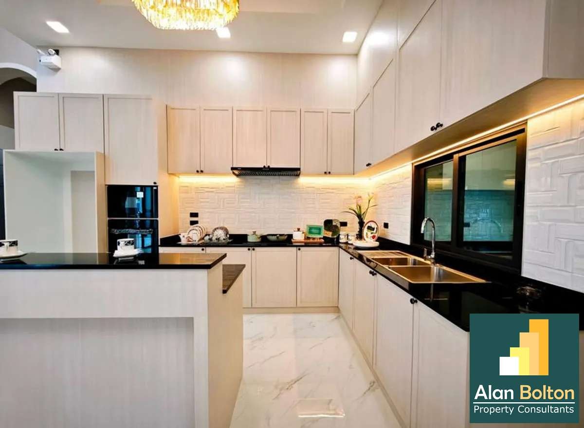 Modern Luxury Pool Villa 4 bedrooms 5 bathrooms near Mabprachan Lake for SALE photo 10