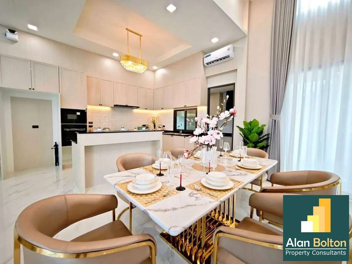 Modern Luxury Pool Villa 4 bedrooms 5 bathrooms near Mabprachan Lake for SALE photo 17
