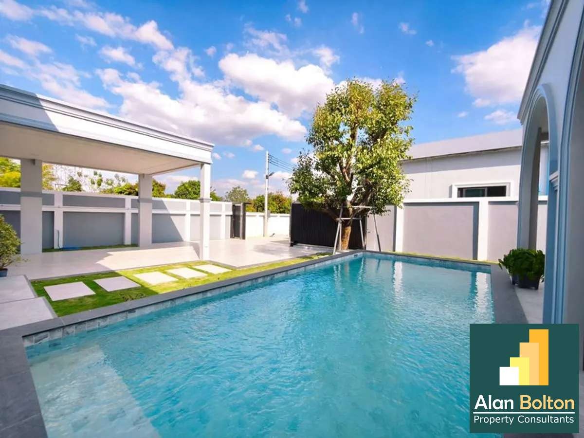 Modern Luxury Pool Villa 4 bedrooms 5 bathrooms near Mabprachan Lake for SALE photo 3