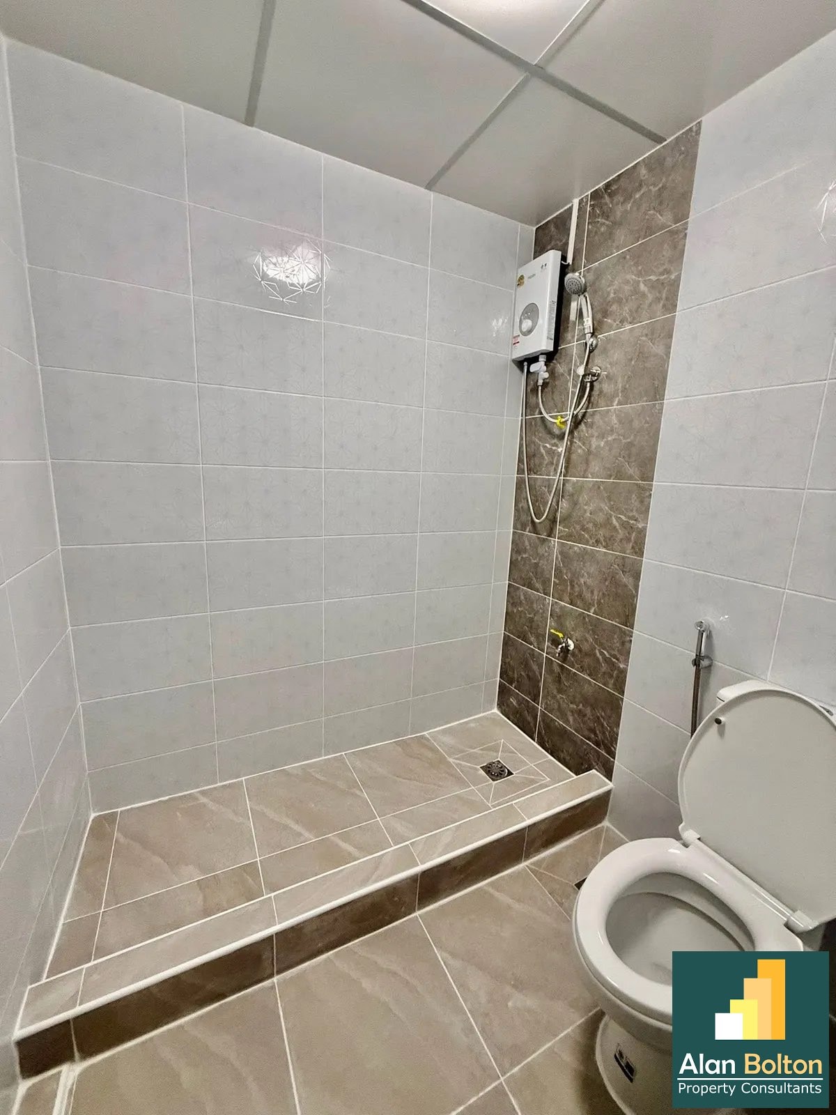 Studio 1 Bathroom in Central Pattaya photo 13