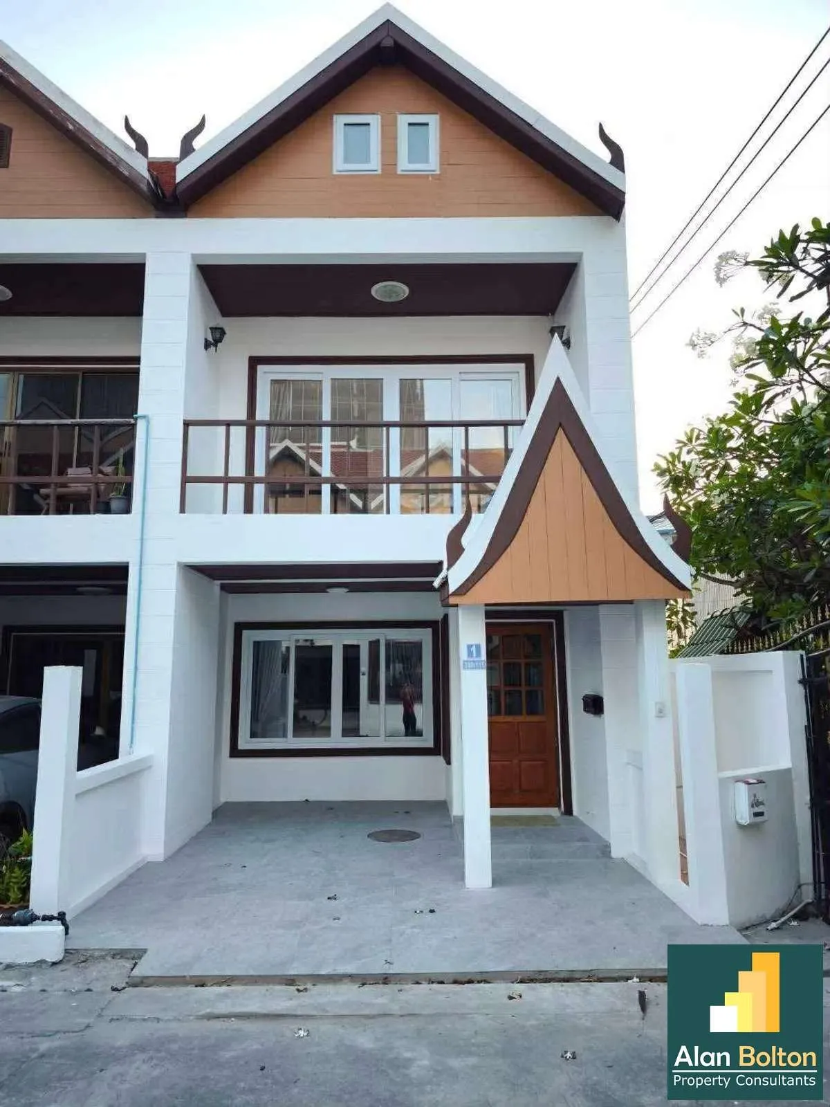 Newly Renovation Townhouse 3 story 4 beds 5 baths in Pratamnak for RENT photo 2