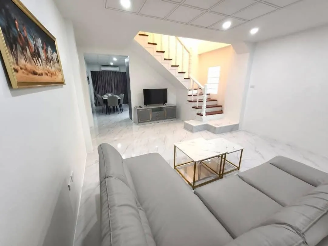 Newly Renovation Townhouse 3 story 4 beds 5 baths in Pratamnak for RENT photo 17