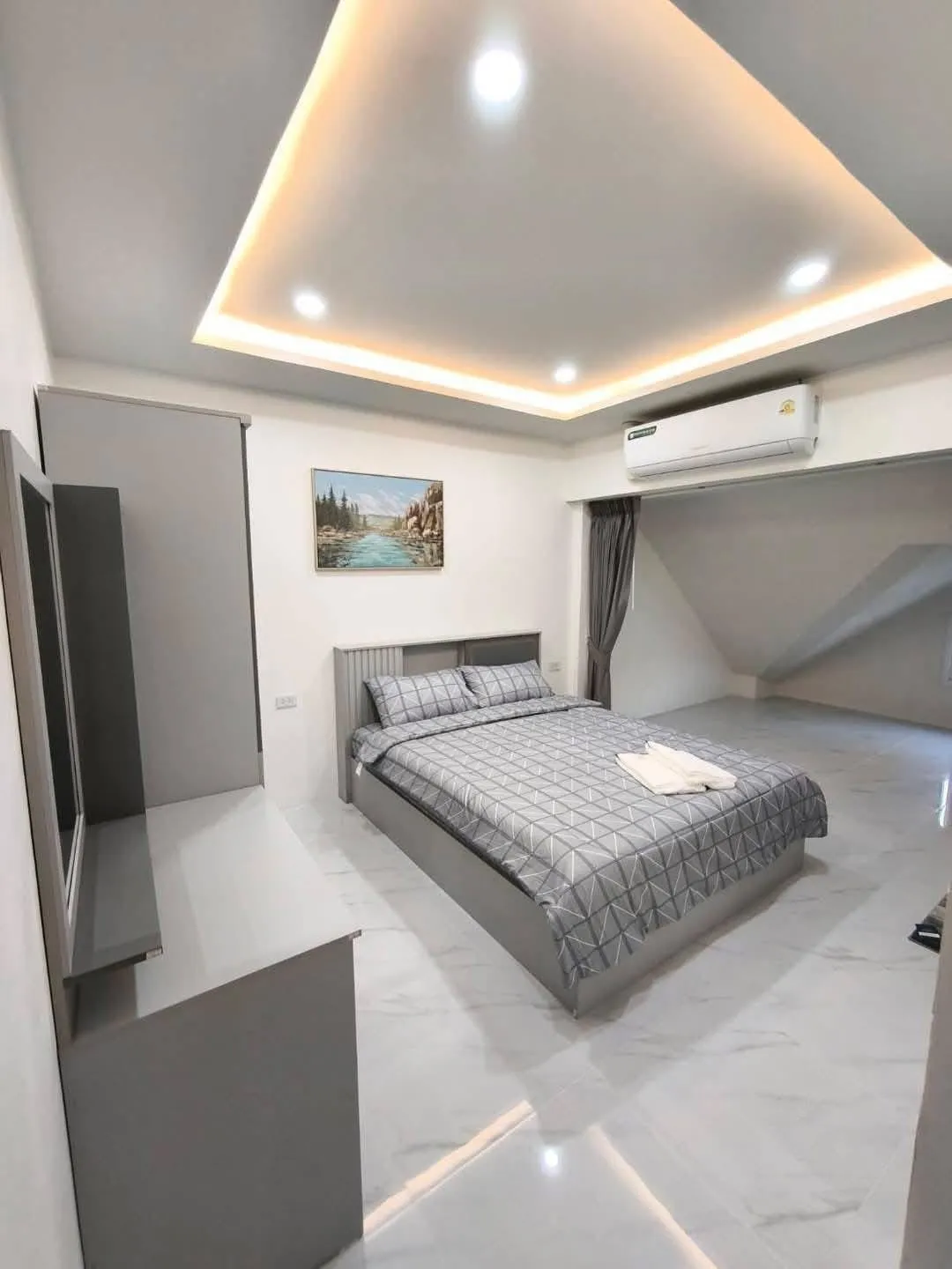 Newly Renovation Townhouse 3 story 4 beds 5 baths in Pratamnak for RENT photo 22