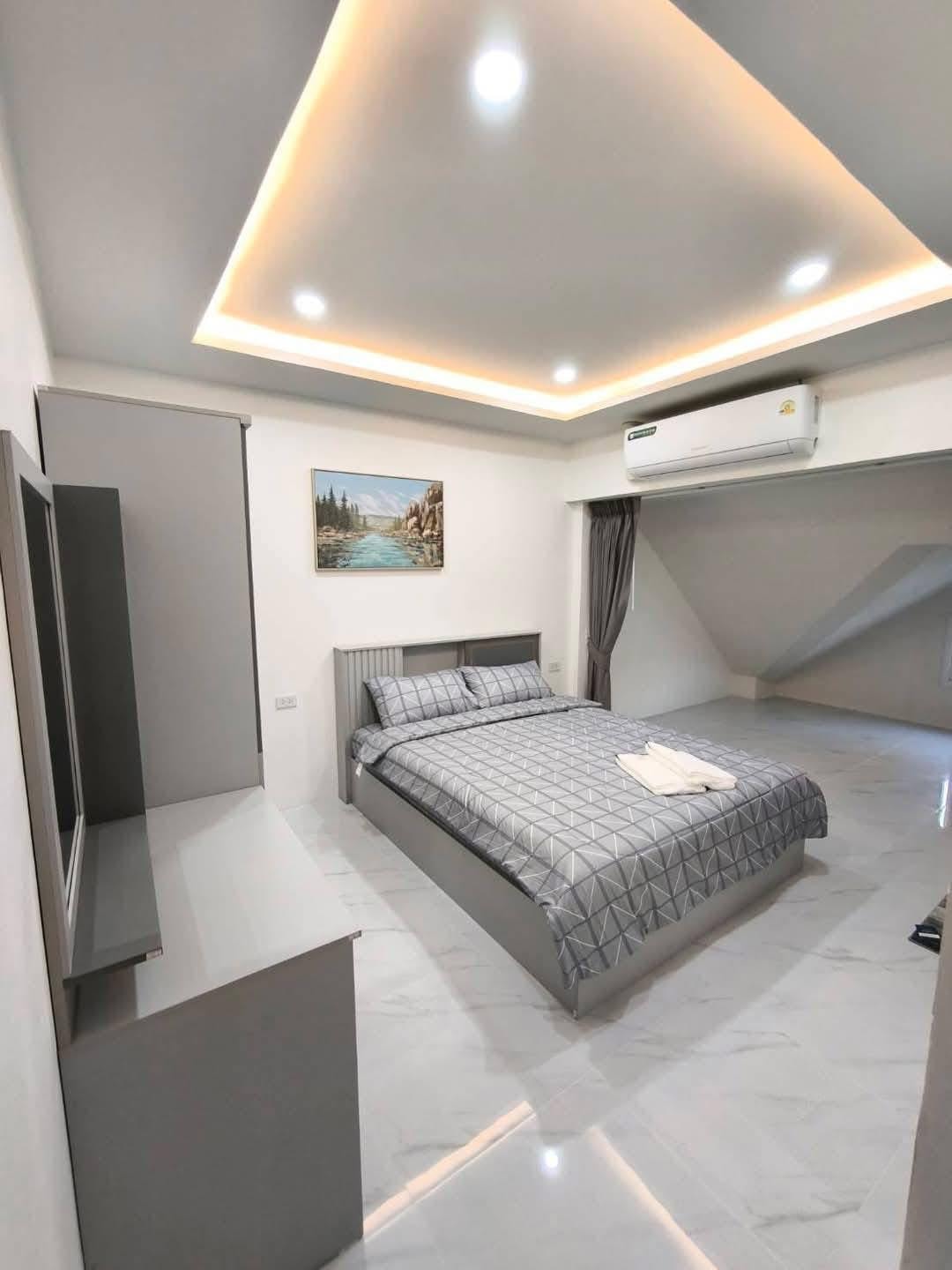 Newly Renovation Townhouse 3 story 4 beds 5 baths in Pratamnak for RENT photo 23