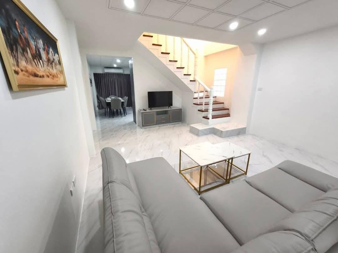 Newly Renovation Townhouse 3 story 4 beds 5 baths in Pratamnak for RENT photo 18