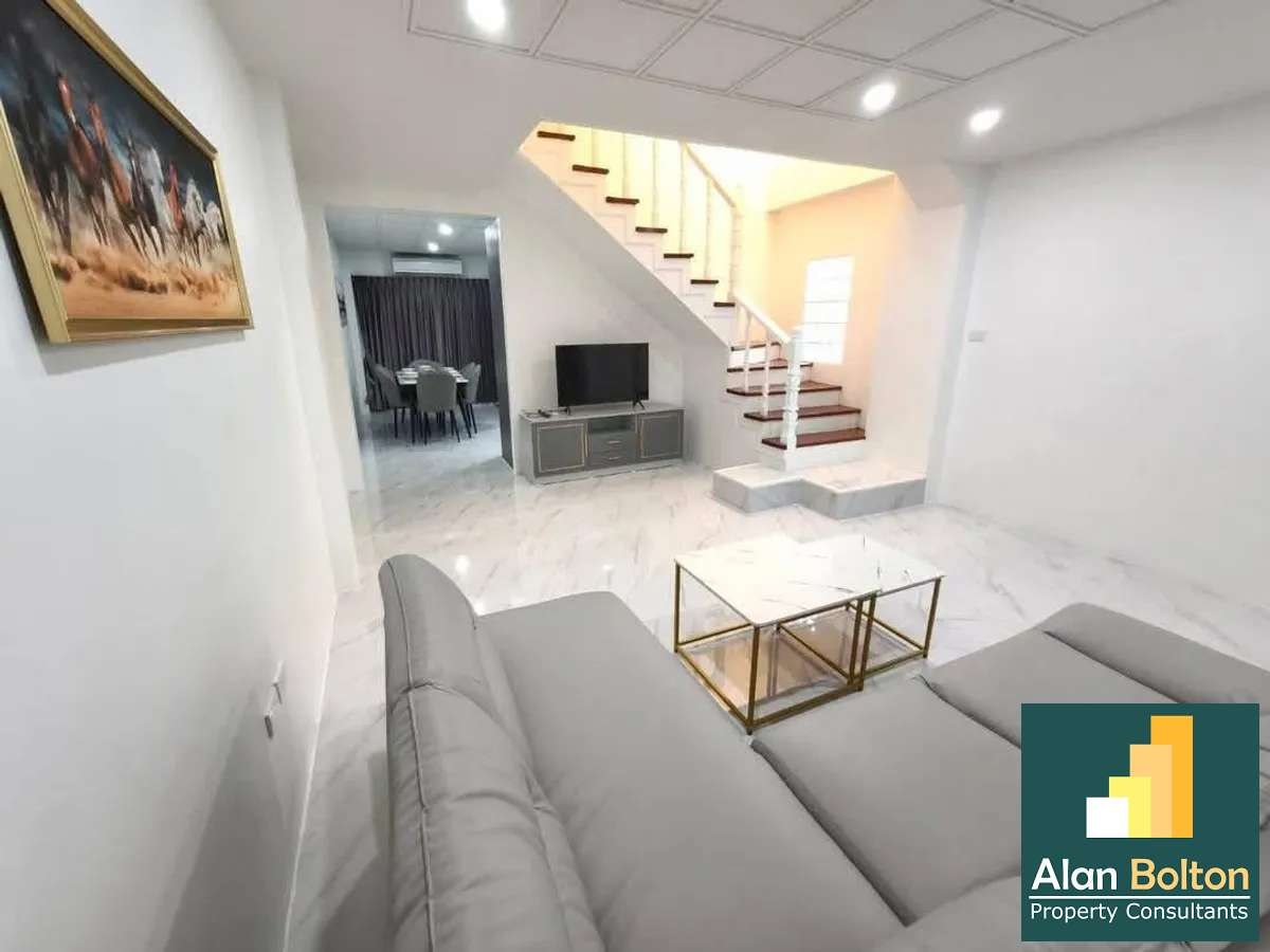 Newly Renovation Townhouse 3 story 4 beds 5 baths in Pratamnak for RENT photo 4